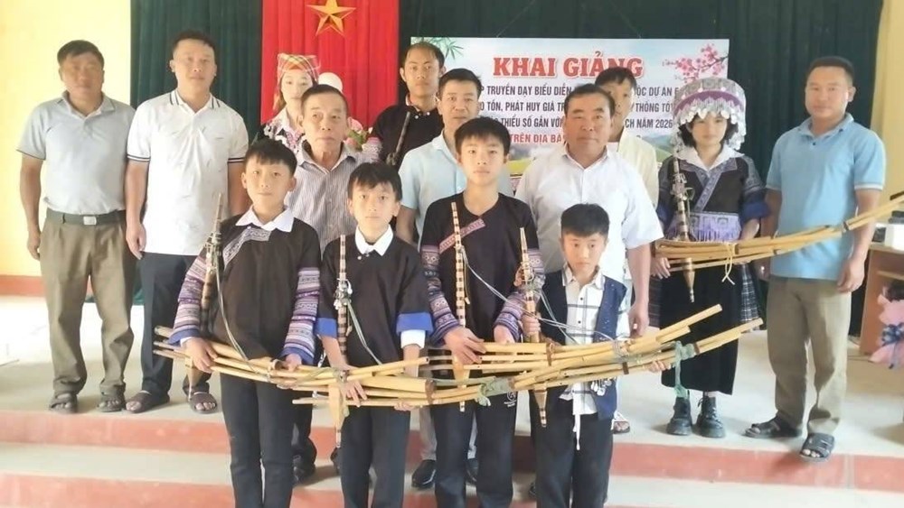  Để tiếng khèn Mông mãi ngân vang giữa đại ngàn Púng Luông  - ảnh 1