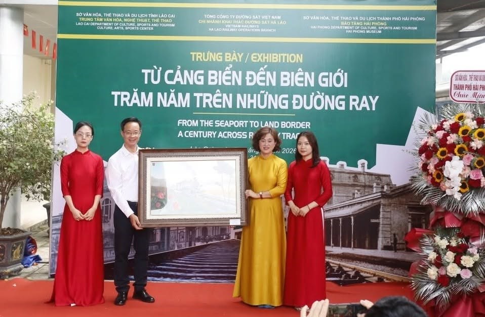 Trưng bày gần 300 hiện vật về 120 năm đường sắt Hải Phòng-Lào Cai-Côn Minh - ảnh 2