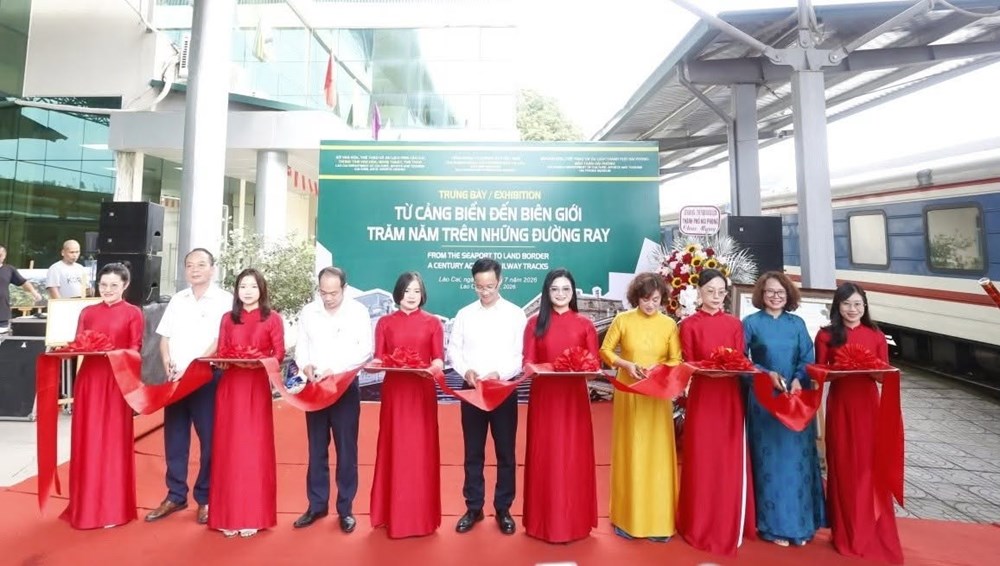 Trưng bày gần 300 hiện vật về 120 năm đường sắt Hải Phòng-Lào Cai-Côn Minh - ảnh 1