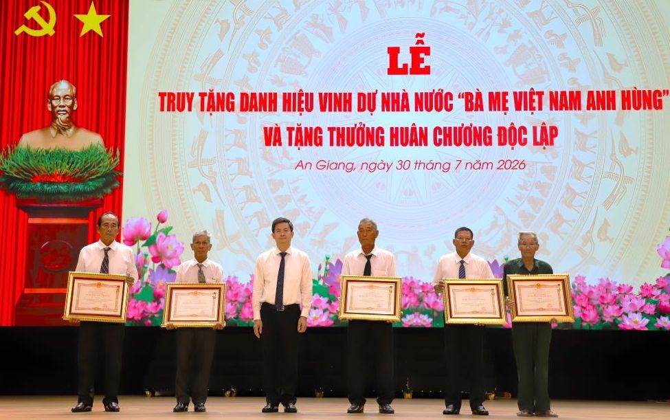 An Giang sơ kết thi đua, khen thưởng 6 tháng đầu năm 2026 - ảnh 2