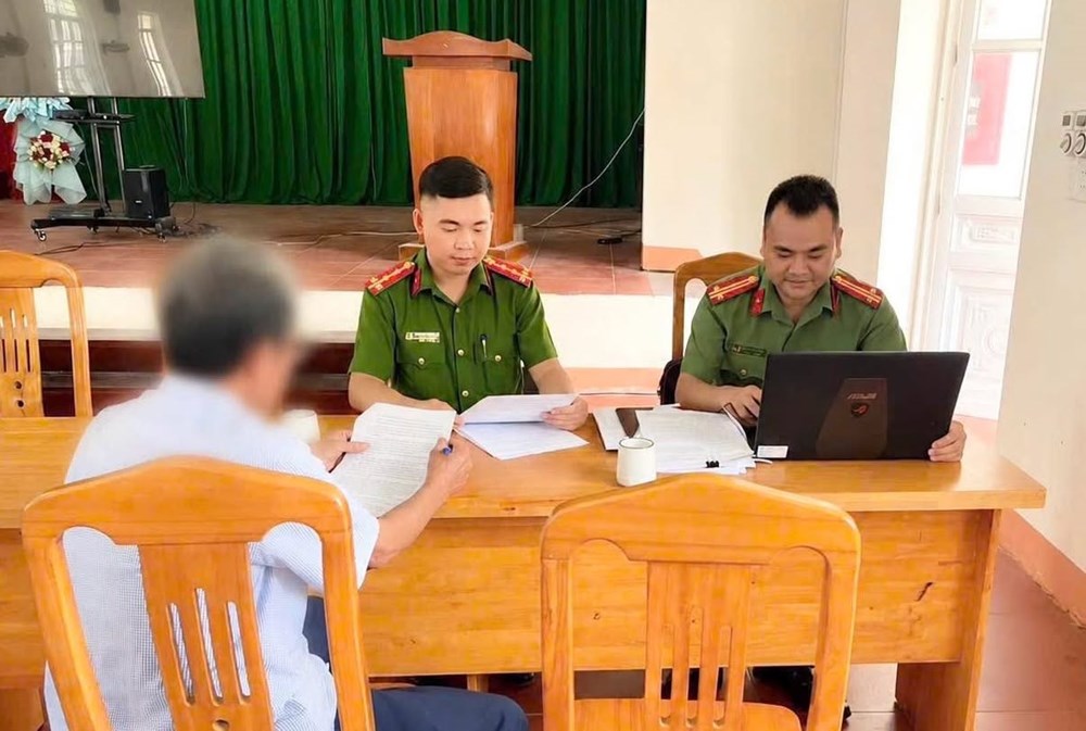 Xử phạt người đàn ông chia sẻ bài viết sai sự thật của đối tượng phản động - ảnh 1
