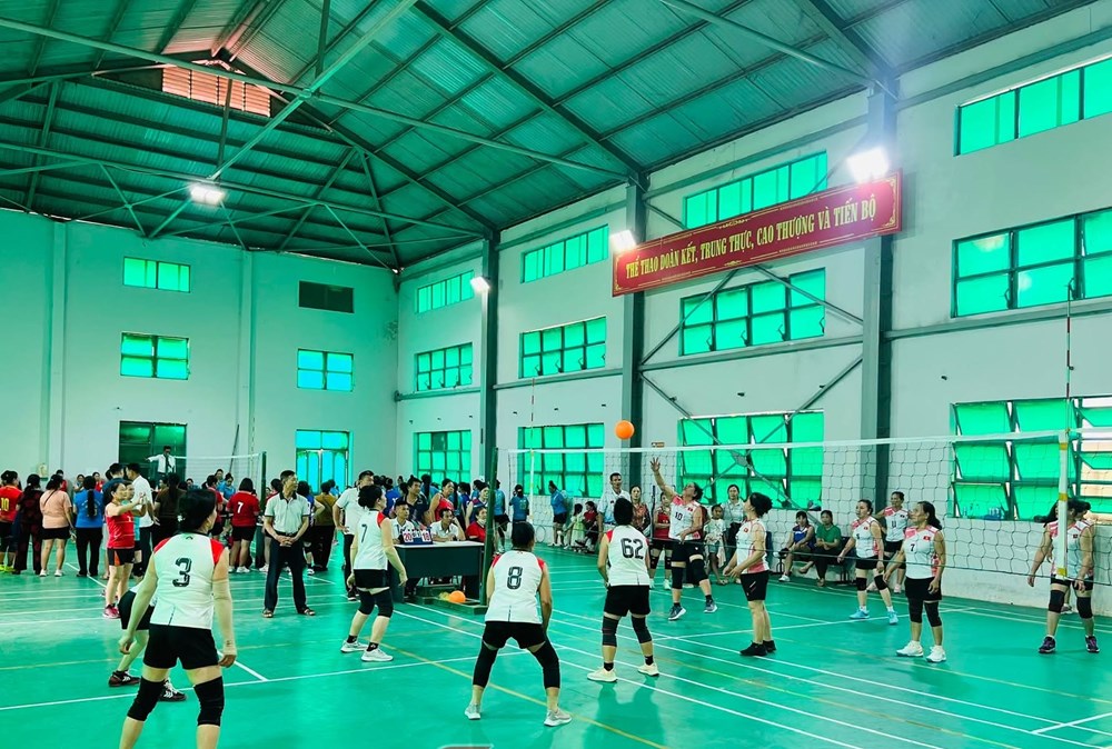 240 VĐV tham gia Giải Bóng chuyền hơi trung, cao tuổi Sơn La 2026 - ảnh 2