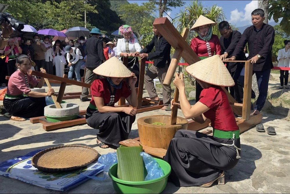 Về Tú Lệ thưởng thức hương cốm mùa thu vàng cùng đồng bào Thái - ảnh 4