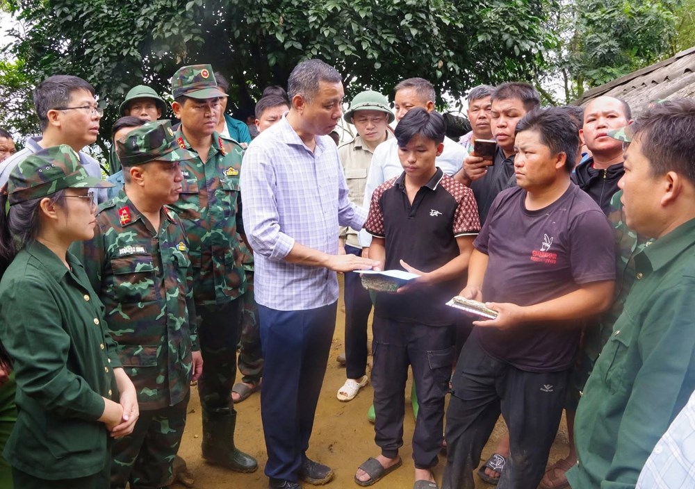 Xuyên đêm tìm kiếm 3 cháu nhỏ bị lũ cuốn tử vong ở Sơn La - ảnh 3