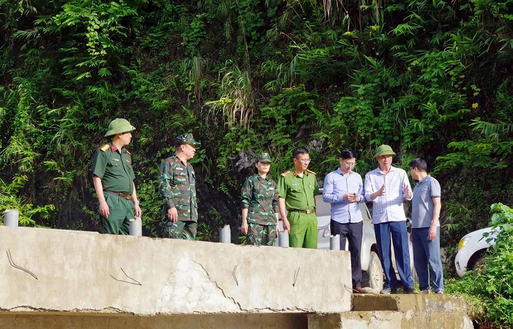 Xuyên đêm tìm kiếm 3 cháu nhỏ bị lũ cuốn tử vong ở Sơn La - ảnh 2