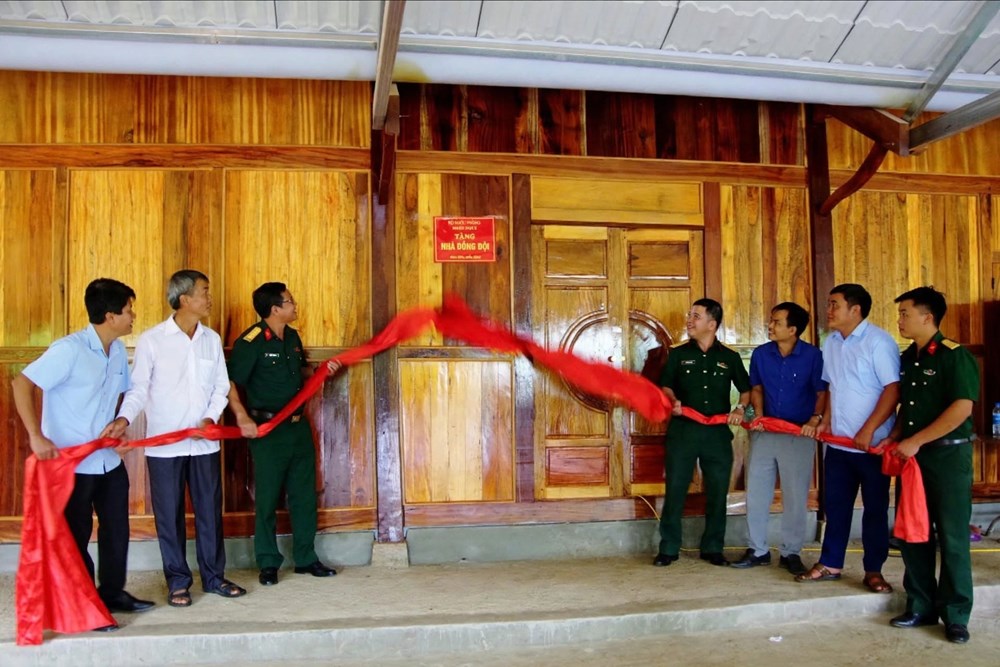 Trao tặng Nhà đồng đội cho gia đình quân nhân có hoàn cảnh khó khăn - ảnh 1