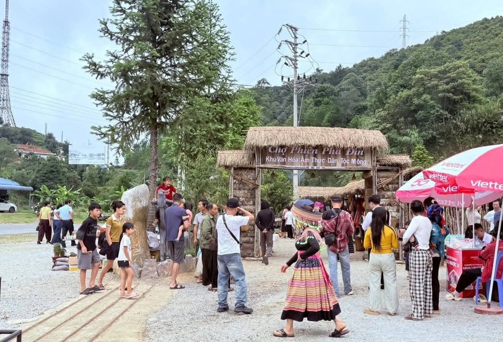 Cuối tuần lên Pha Đin, đắm mình trong chợ phiên giữa mây ngàn Tây Bắc - ảnh 5