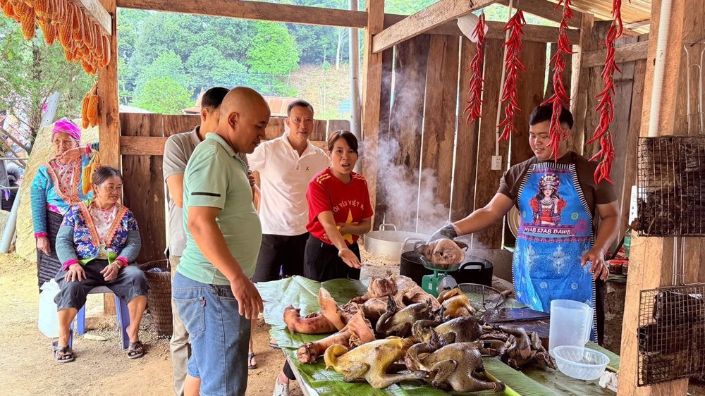 Cuối tuần lên Pha Đin, đắm mình trong chợ phiên giữa mây ngàn Tây Bắc - ảnh 7