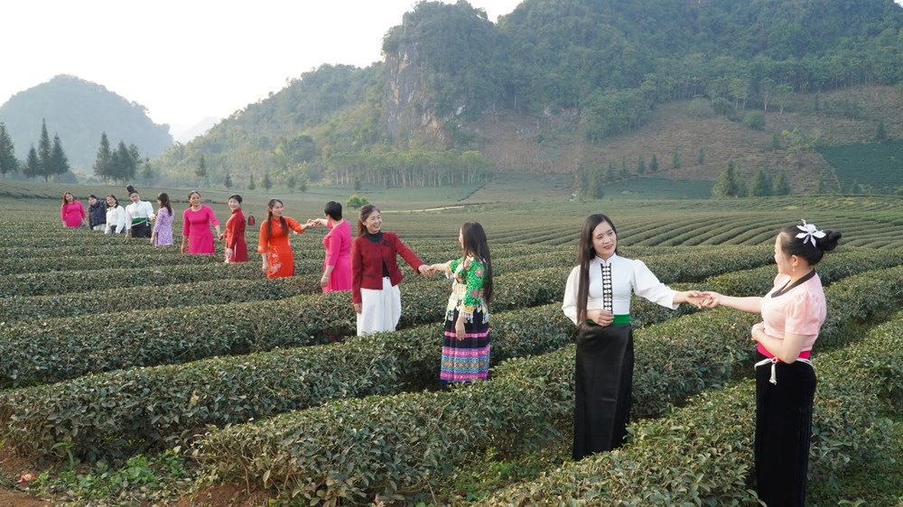 Cuối tuần lên Pha Đin, đắm mình trong chợ phiên giữa mây ngàn Tây Bắc - ảnh 13