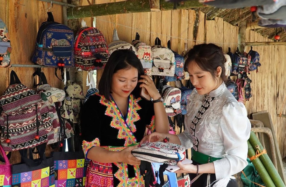 Cuối tuần lên Pha Đin, đắm mình trong chợ phiên giữa mây ngàn Tây Bắc - ảnh 8