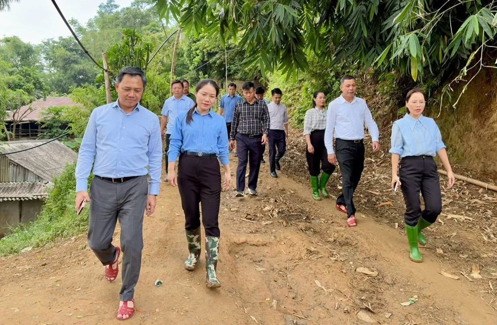 Lãnh đạo tỉnh Sơn La kiểm tra hiện trường sạt lở sau vụ lũ cuốn 3 cháu nhỏ - ảnh 1