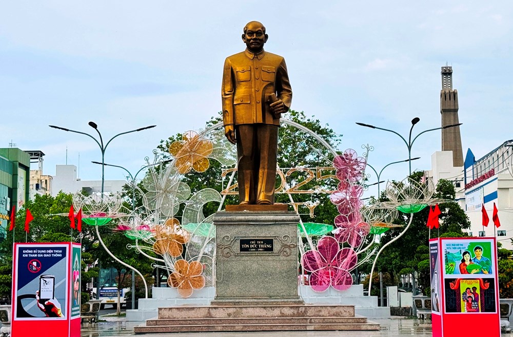 An Giang tổ chức nhiều hoạt động kỷ niệm 138 năm Ngày sinh Chủ tịch Tôn Đức Thắng - ảnh 1