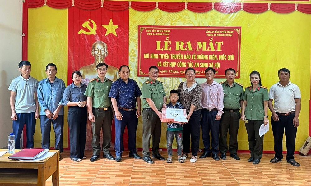 Tuyên Quang ra mắt mô hình bảo vệ an ninh biên giới gắn với an sinh xã hội - ảnh 2