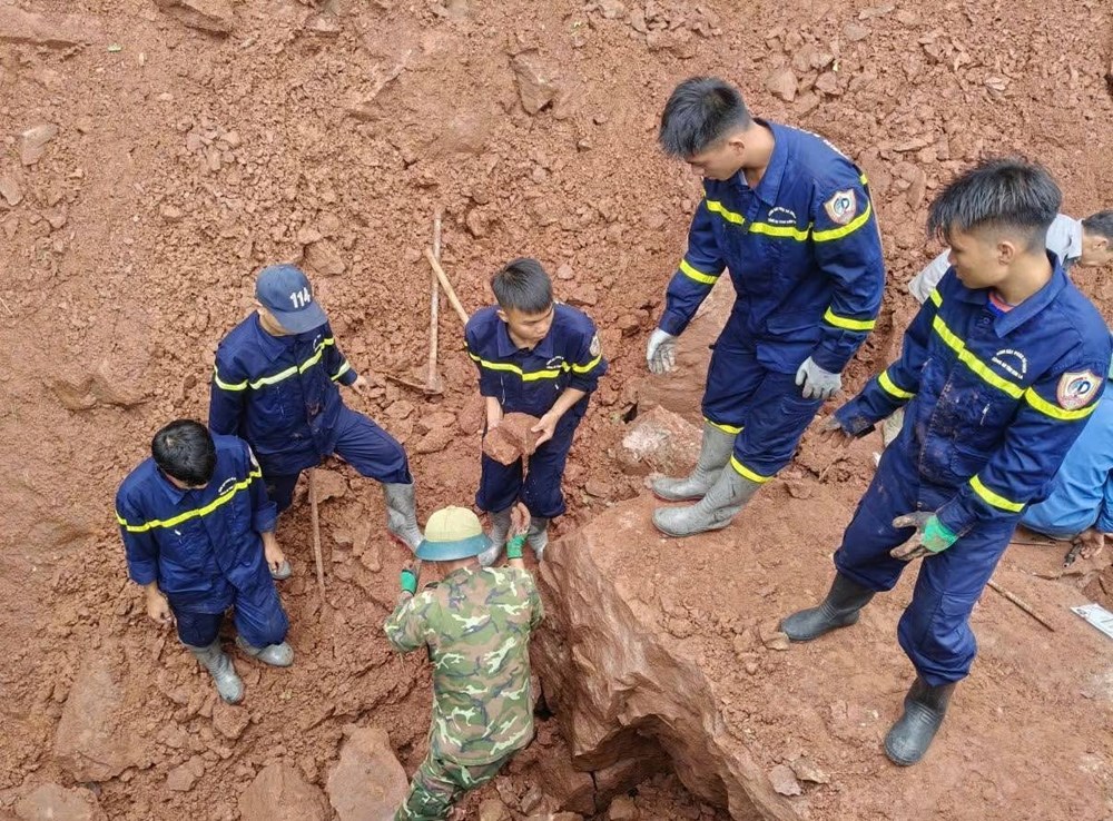 Sơn La: Mưa lớn gây sạt lở nghiêm trọng, khẩn cấp sơ tán 84 hộ dân trong đêm - ảnh 5