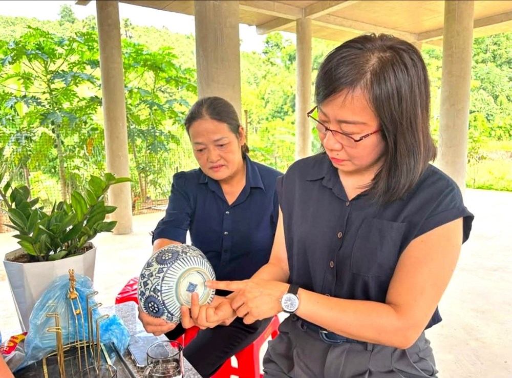 Lào Cai: Phát hiện nồi đồng chứa nhiều gốm cổ tại xã Phúc Khánh - ảnh 1