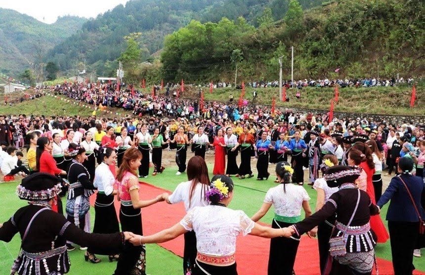 Doanh thu vượt 1 nghìn tỉ đồng, Lai Châu thành điểm sáng du lịch Tây Bắc - ảnh 1