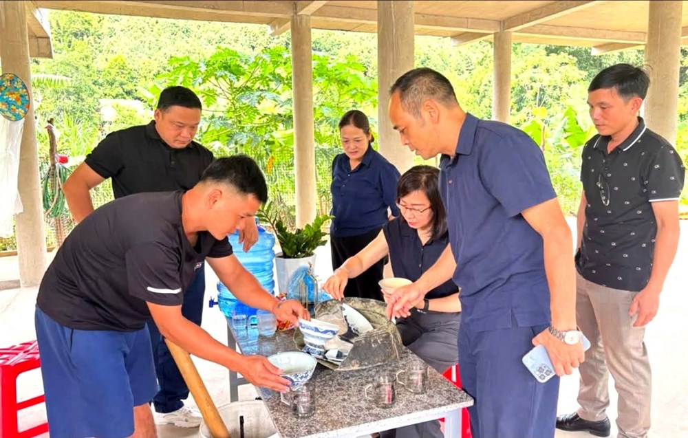 Lào Cai: Phát hiện nồi đồng chứa nhiều gốm cổ tại xã Phúc Khánh - ảnh 3