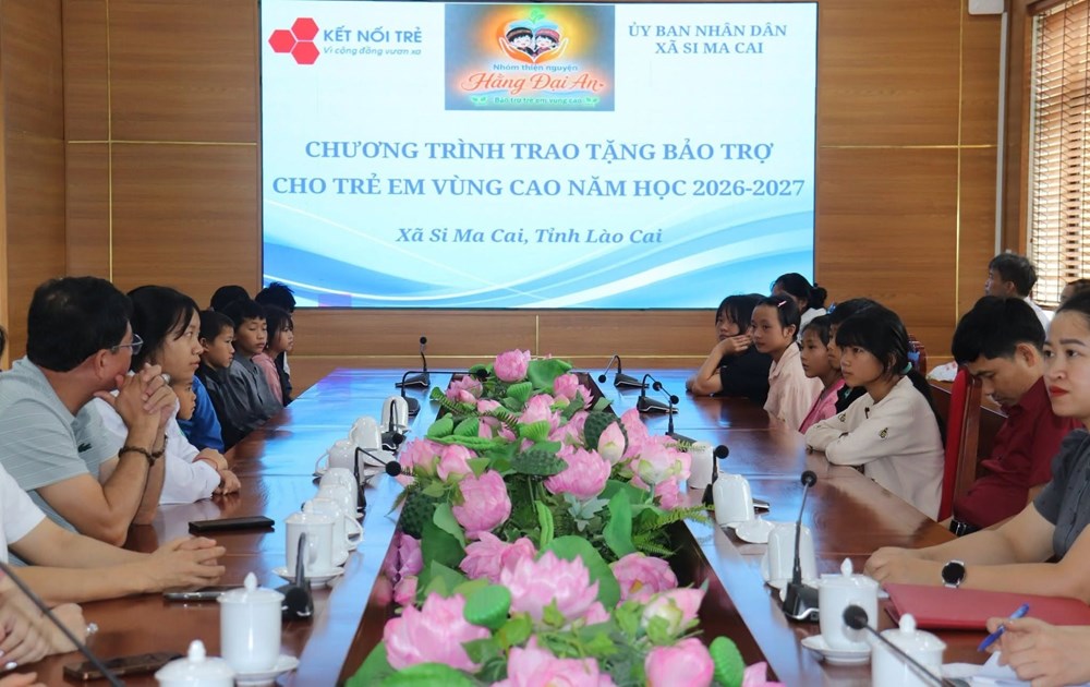 Tiếp sức cho trẻ em vùng cao Si Ma Cai đến trường - ảnh 1