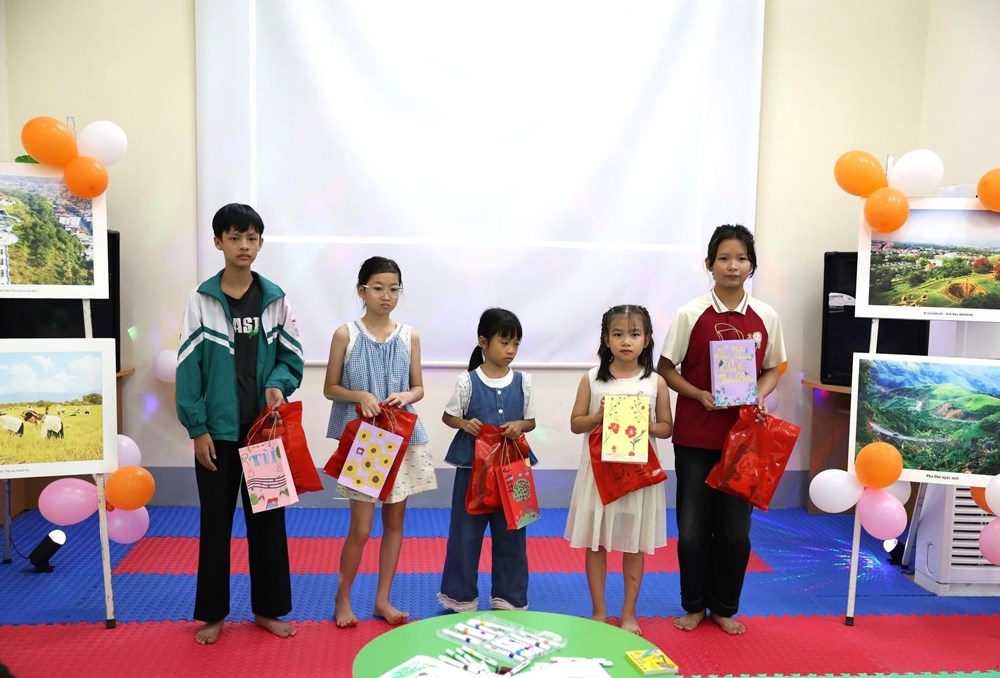 Gieo yêu thương từ trang sách, bồi đắp tình yêu quê hương cho thiếu nhi Điện Biên - ảnh 4