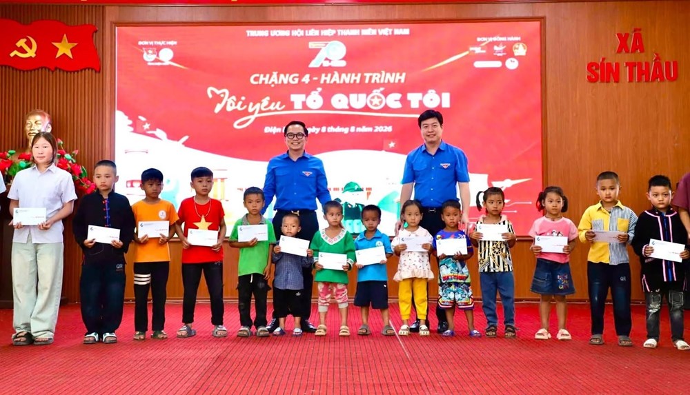 Thiêng liêng Hành trình “Tôi yêu Tổ quốc tôi” tại cực Tây A Pa Chải - ảnh 8