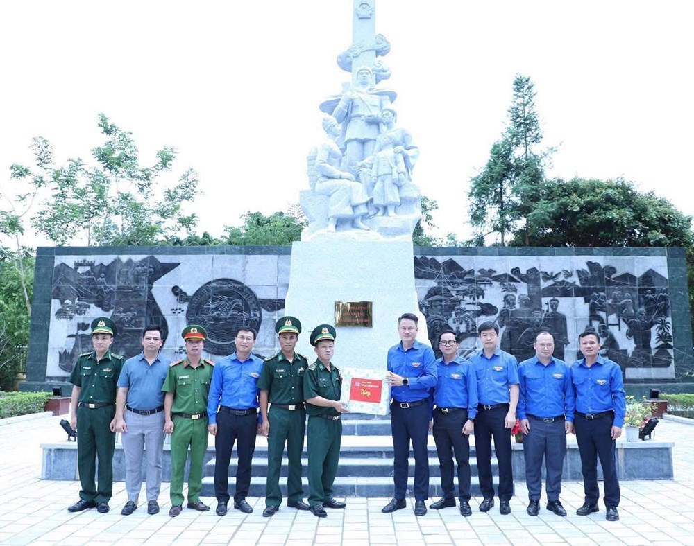 Thiêng liêng Hành trình “Tôi yêu Tổ quốc tôi” tại cực Tây A Pa Chải - ảnh 5