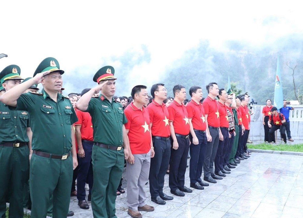 Thiêng liêng Hành trình “Tôi yêu Tổ quốc tôi” tại cực Tây A Pa Chải - ảnh 1