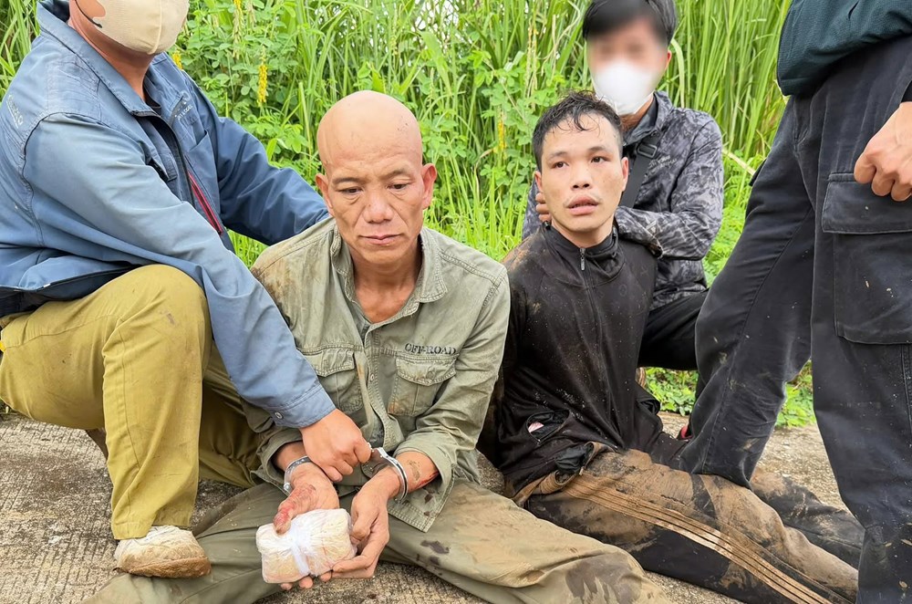 Bắt quả tang 2 đối tượng mua bán trái phép hơn 3.500 viên ma túy tổng hợp - ảnh 1