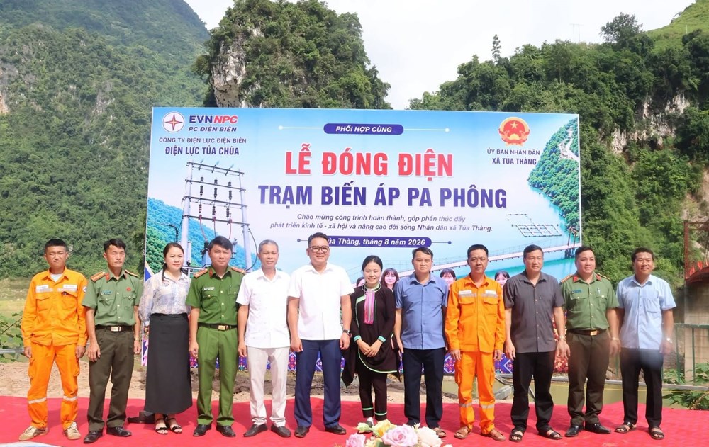 Đưa điện lưới quốc gia đến với người dân vùng cao Tủa Thàng - ảnh 1