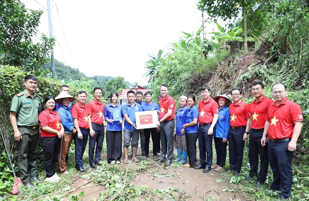 Thiêng liêng Hành trình “Tôi yêu Tổ quốc tôi” tại cực Tây A Pa Chải - ảnh 6