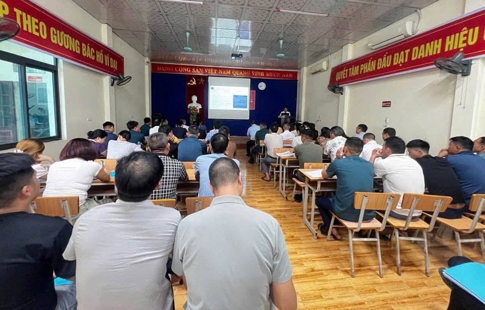 Tuyên truyền pháp luật giao thông cho hơn 108 chủ xe, lái xe kinh doanh vận tải - ảnh 1