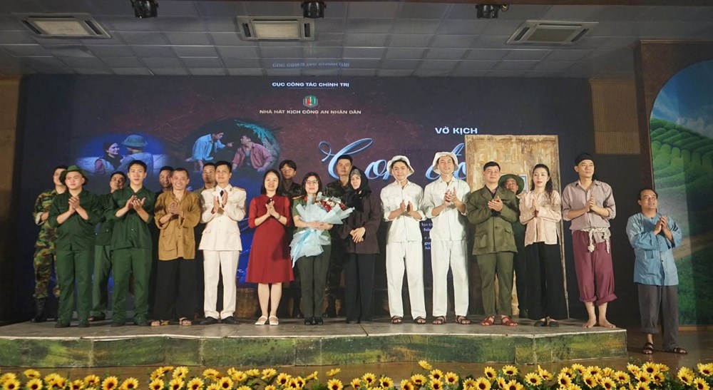 Vở kịch “Con đò của mẹ” lay động trái tim khán giả Mộc Sơn - ảnh 5