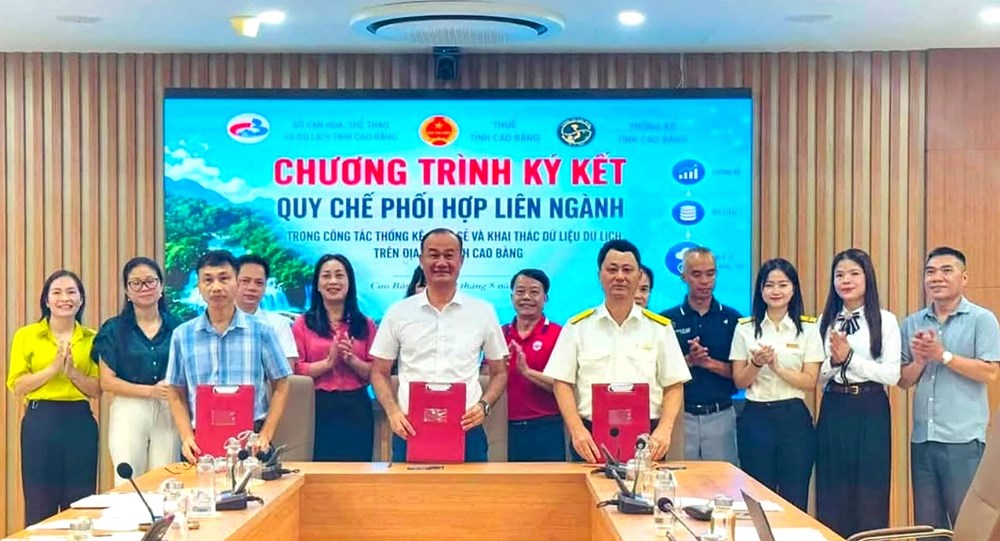 Cao Bằng ký kết phối hợp chia sẻ, khai thác dữ liệu du lịch - ảnh 1