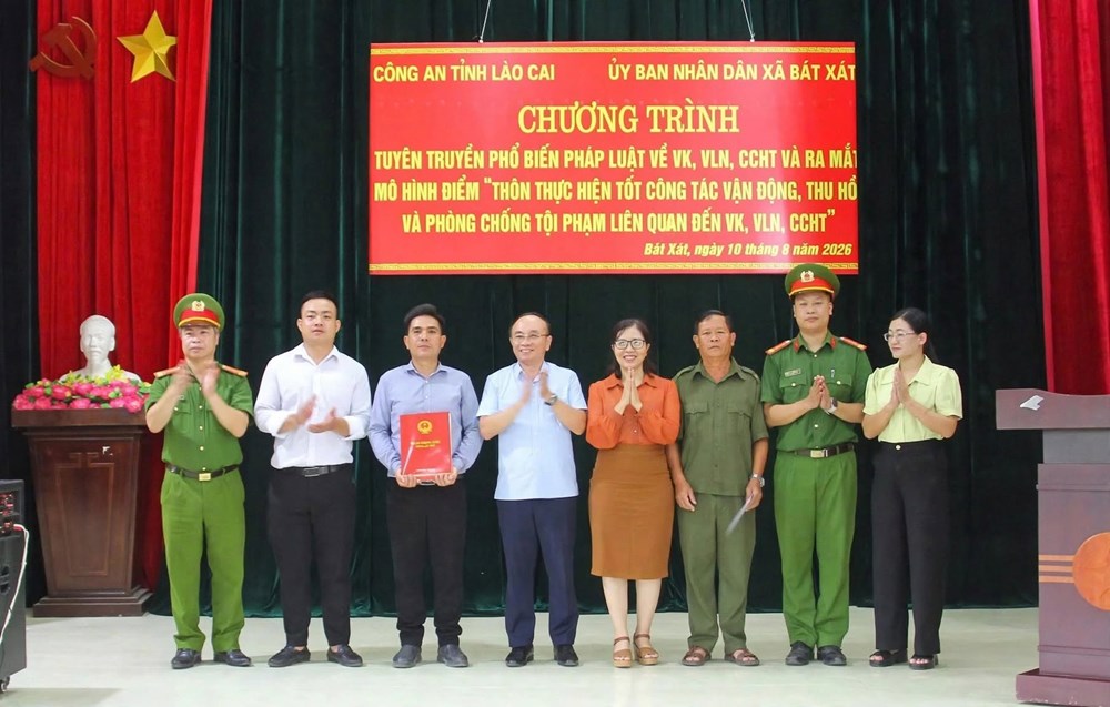 Bát Xát ra mắt mô hình điểm vận động thu hồi vũ khí, vật liệu nổ - ảnh 1