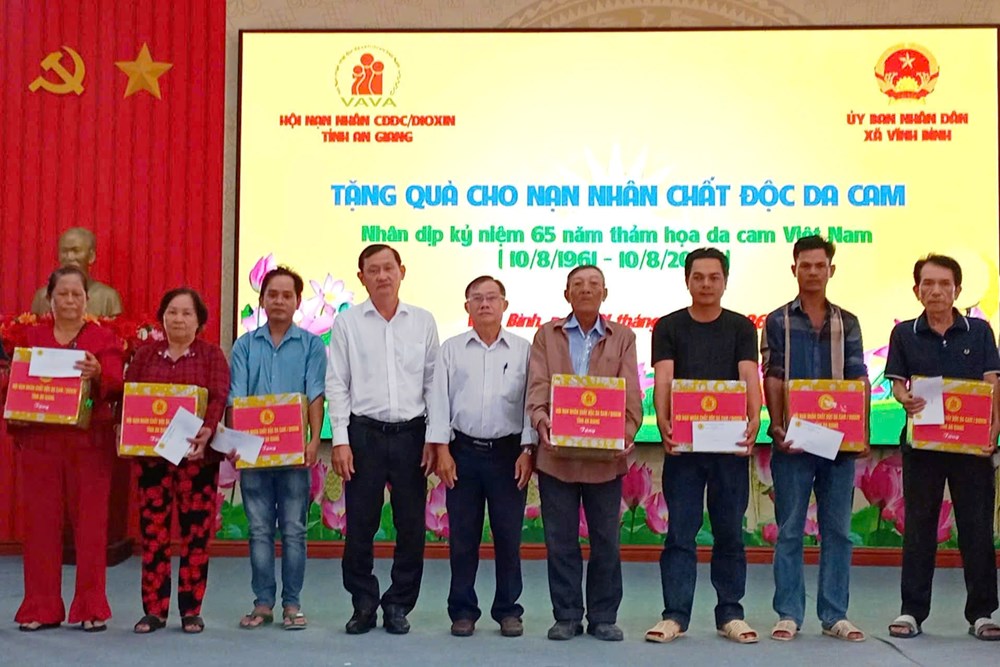 Vĩnh Bình tiếp sức cho nạn nhân bị ảnh hưởng chất độc da cam - ảnh 1