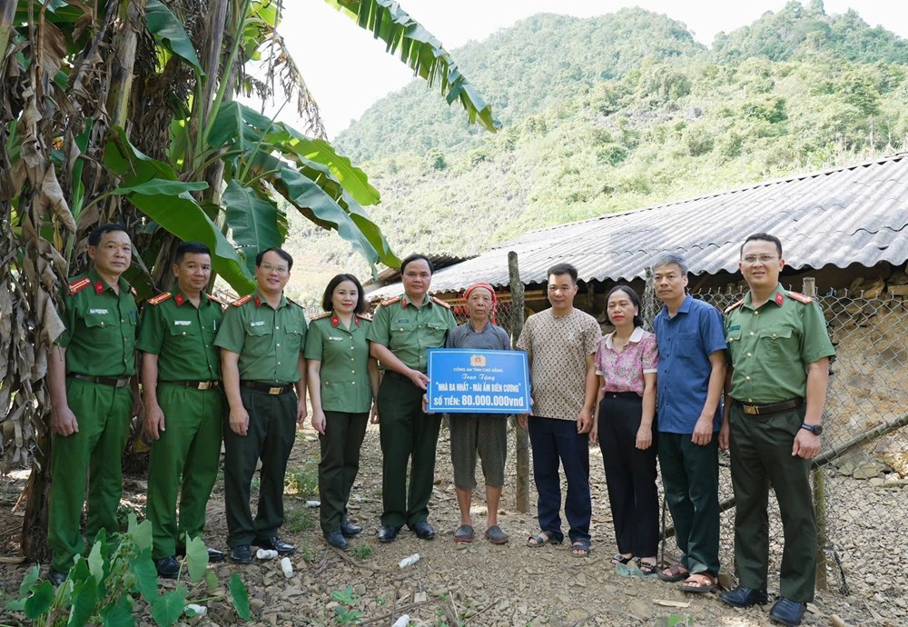 Công an Cao Bằng hỗ trợ xây nhà cho hộ khó khăn vùng biên - ảnh 1