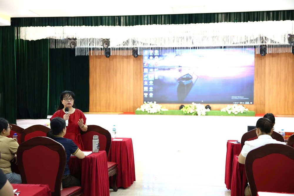 Điện Biên: Hơn 100 cán bộ thư viện được tập huấn ứng dụng AI - ảnh 2