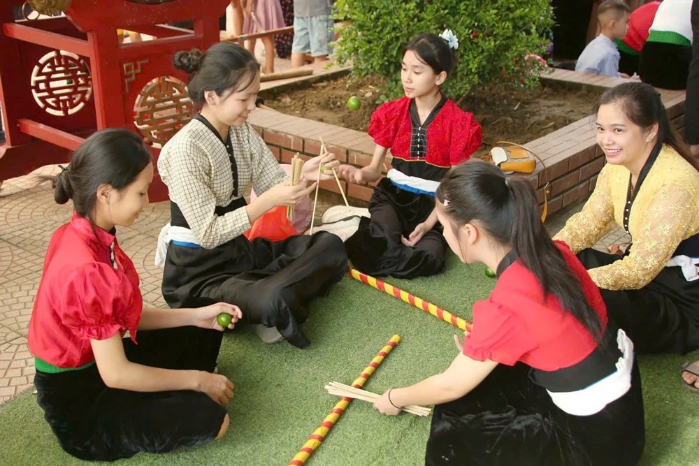 Vui Tết Xíp Xí đậm sắc màu văn hóa Thái ở Phù Yên - ảnh 3