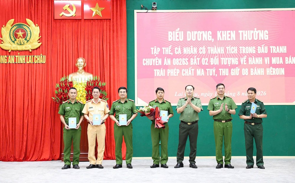 Công an Lai Châu bắt 2 đối tượng, thu 8 bánh heroin - ảnh 1