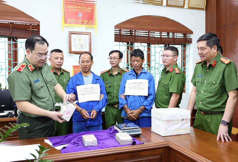 Công an Lai Châu bắt 2 đối tượng, thu 8 bánh heroin - ảnh 2