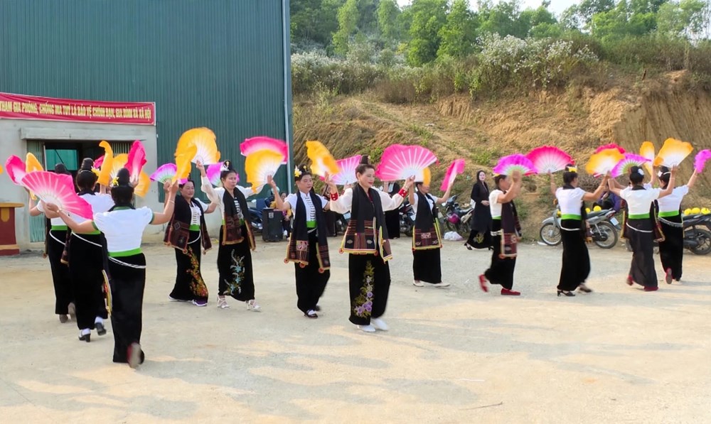 Rực rỡ sắc màu văn hóa Tuần Giáo chào đón Tết Độc lập - ảnh 1