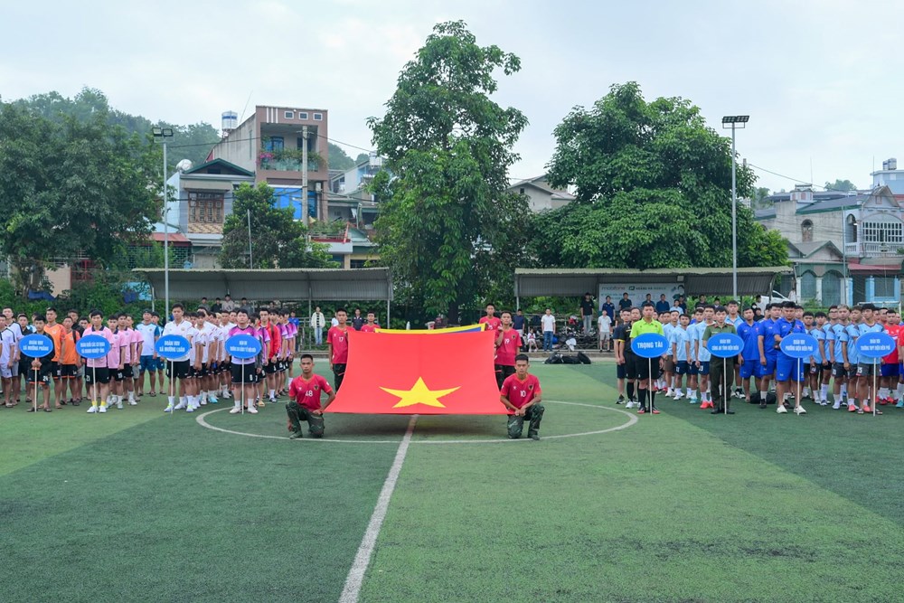 28 đội tranh tài tại Giải Bóng đá truyền thống thanh niên Điện Biên - ảnh 1