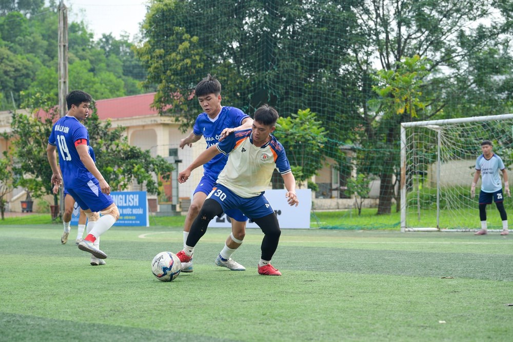 28 đội tranh tài tại Giải Bóng đá truyền thống thanh niên Điện Biên - ảnh 2