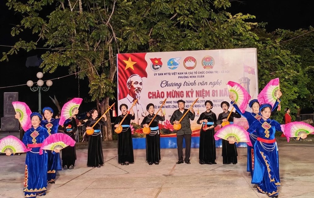 Tiếng Then ngân vang trên phố đi bộ Minh Xuân - ảnh 2