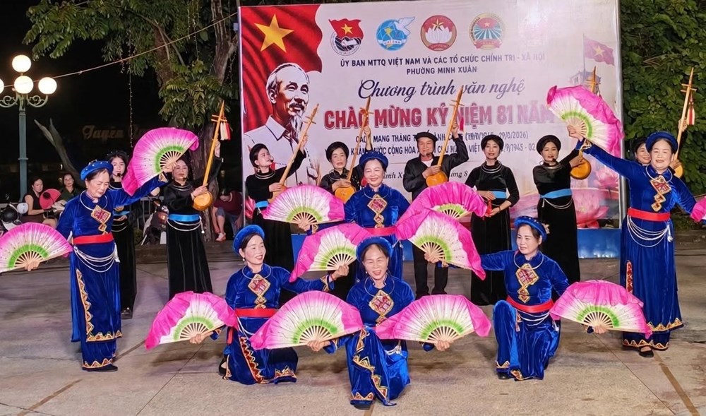 Tiếng Then ngân vang trên phố đi bộ Minh Xuân - ảnh 6
