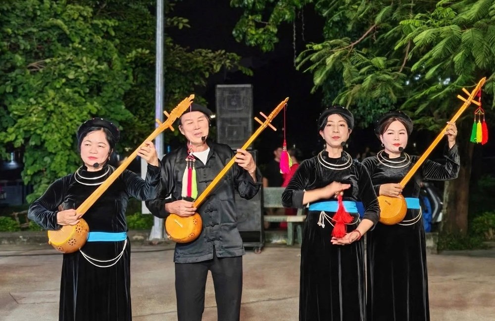 Tiếng Then ngân vang trên phố đi bộ Minh Xuân - ảnh 3
