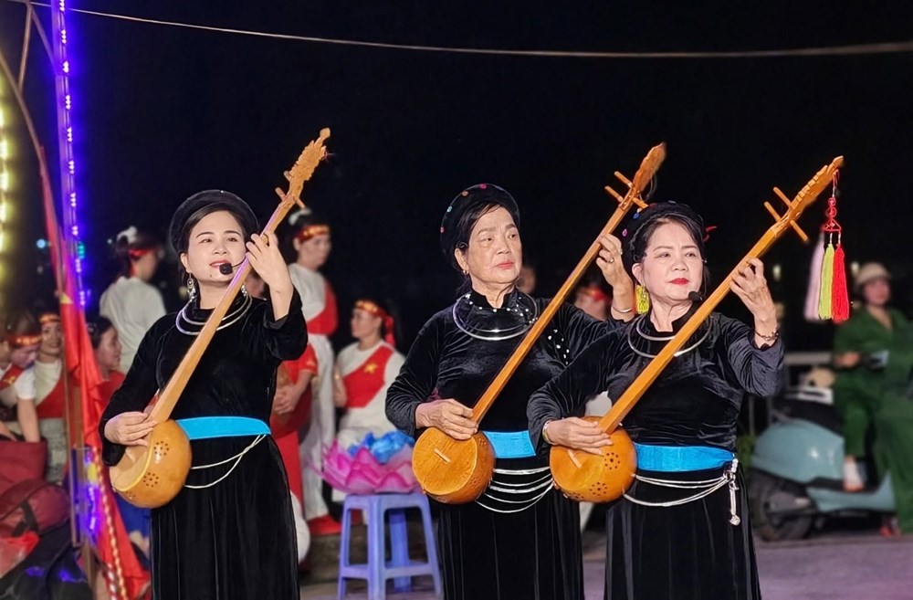 Tiếng Then ngân vang trên phố đi bộ Minh Xuân - ảnh 4
