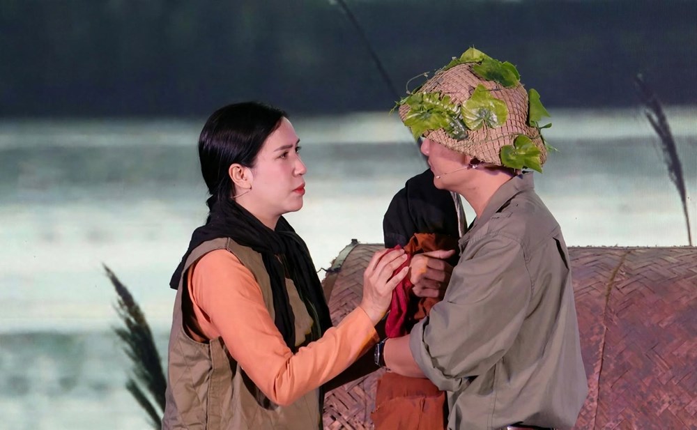 “Con đò của mẹ” lan tỏa lòng yêu nước đến khán giả vùng cao Thuận Châu - ảnh 4