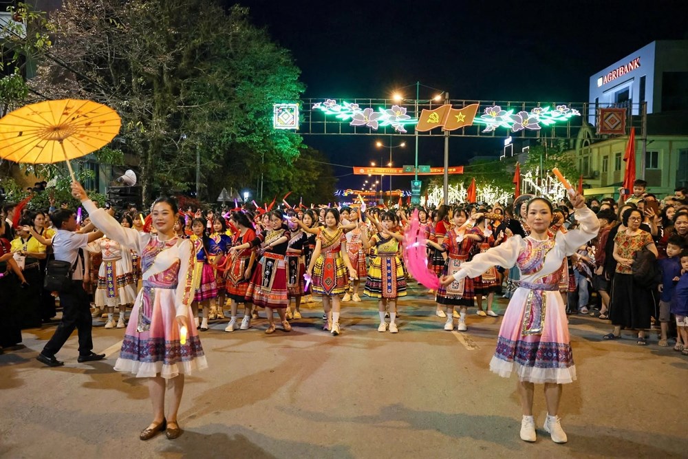 Đến Điện Biên hòa mình vào Festival Dân vũ Quốc tế sôi động dịp Quốc khánh 2.9 - ảnh 3