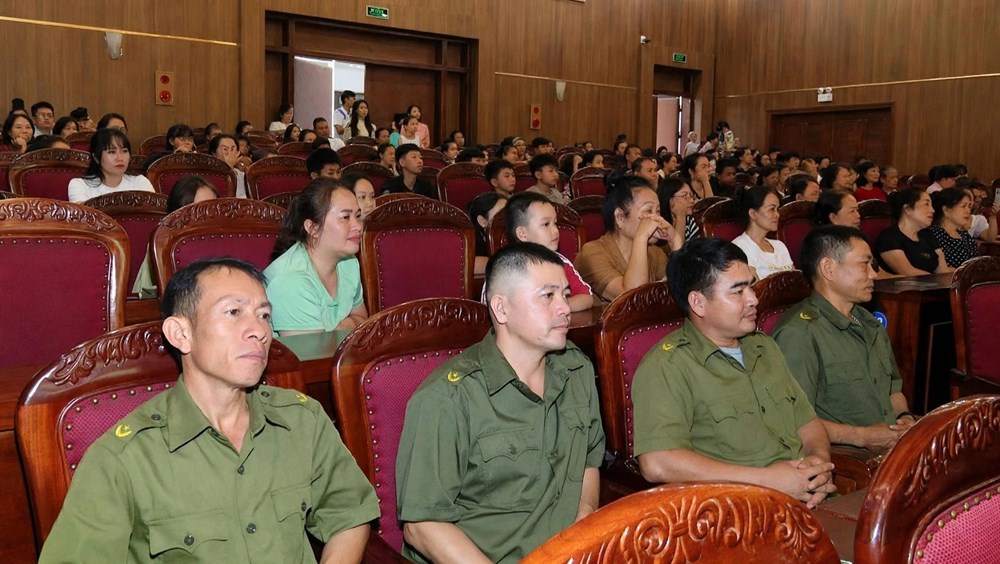 “Con đò của mẹ” lan tỏa lòng yêu nước đến khán giả vùng cao Thuận Châu - ảnh 8