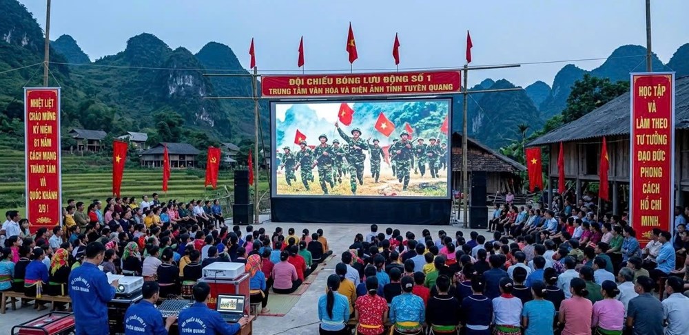 Chiếu phim cách mạng phục vụ người dân vùng cao Tuyên Quang - ảnh 1